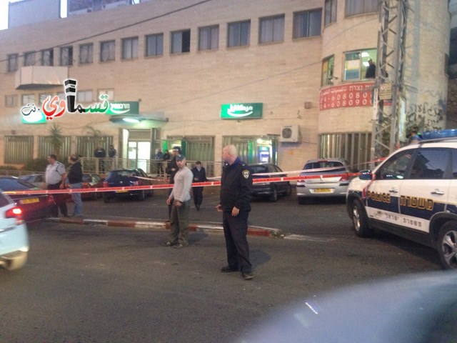 الناصرة: اطلاق النار على رجل من المشهد بالقرب من بنك مركنتيل وسرقة المال منه